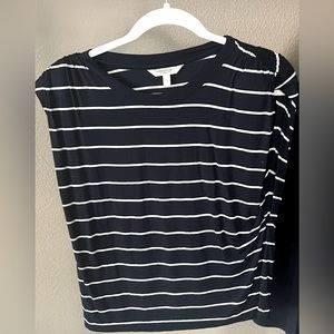 Sleeveless pull over shirt